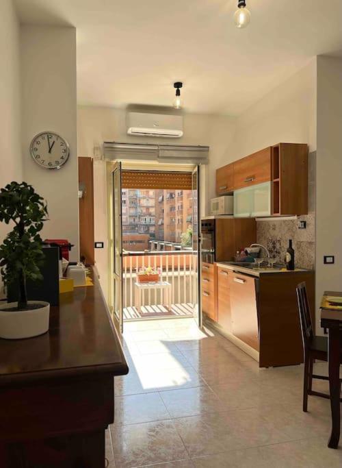 3 Fermate Dal Colosseo - Casa Vacanze Elena - 50 M Da Metro Garbatella Рим Экстерьер фото