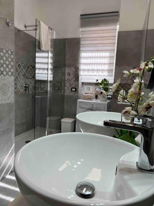 3 Fermate Dal Colosseo - Casa Vacanze Elena - 50 M Da Metro Garbatella Рим Экстерьер фото
