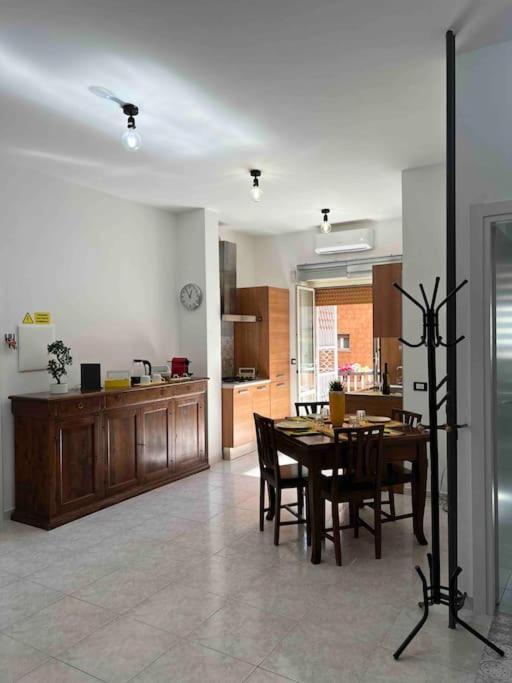 3 Fermate Dal Colosseo - Casa Vacanze Elena - 50 M Da Metro Garbatella Рим Экстерьер фото