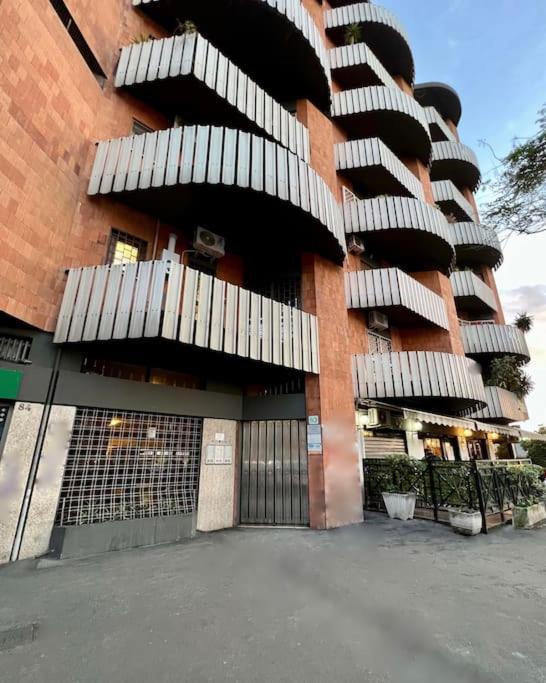 3 Fermate Dal Colosseo - Casa Vacanze Elena - 50 M Da Metro Garbatella Рим Экстерьер фото