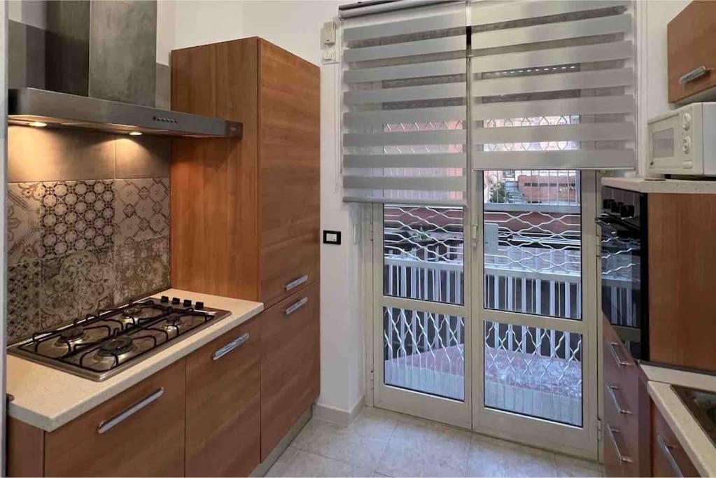 3 Fermate Dal Colosseo - Casa Vacanze Elena - 50 M Da Metro Garbatella Рим Экстерьер фото