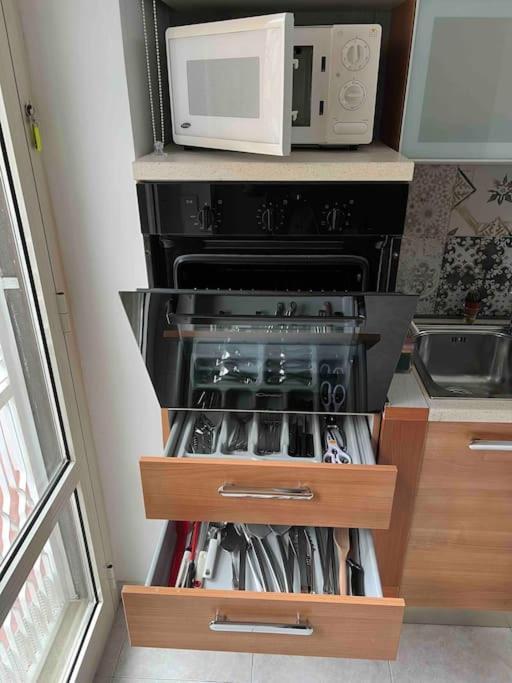 3 Fermate Dal Colosseo - Casa Vacanze Elena - 50 M Da Metro Garbatella Рим Экстерьер фото