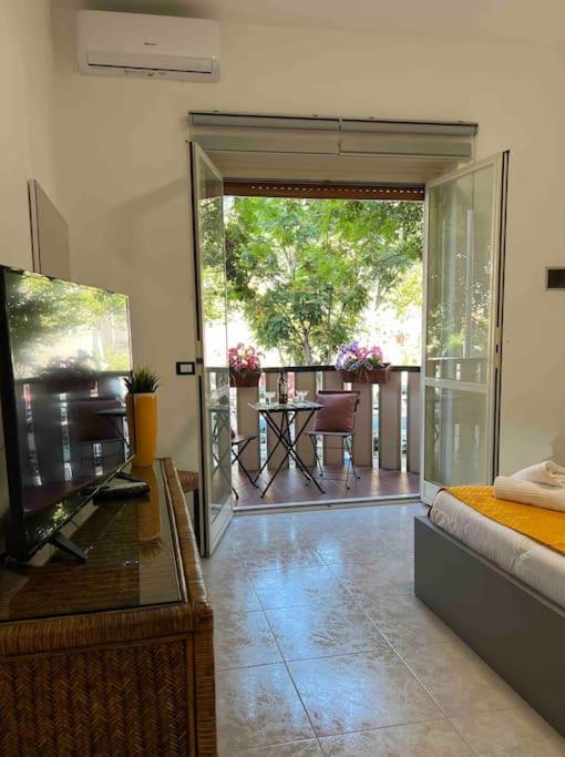 3 Fermate Dal Colosseo - Casa Vacanze Elena - 50 M Da Metro Garbatella Рим Экстерьер фото