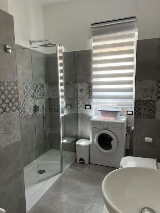 3 Fermate Dal Colosseo - Casa Vacanze Elena - 50 M Da Metro Garbatella Рим Экстерьер фото