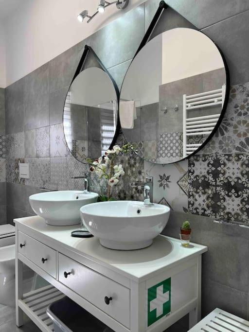 3 Fermate Dal Colosseo - Casa Vacanze Elena - 50 M Da Metro Garbatella Рим Экстерьер фото